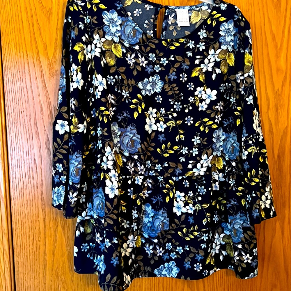 🌹**2 for 1**🌹 Time Tru layered ruffles on bottom.  **2 for 1**